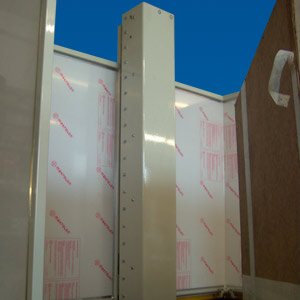 Through the centrally placed safety lifting pillar, movable, large dimensioned safety enclosures can be implemented