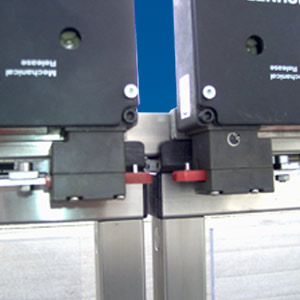 The safety switch with integrated locking bolt prevents accidental opening of the folding doors