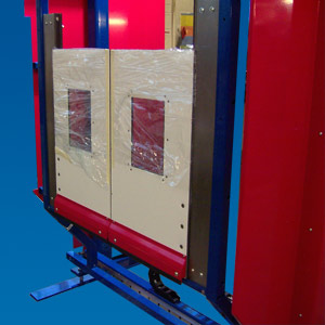 The vertical safety doors integrated in the sliding door based on MecLock safety lifting pillars enable fast workpiece exchange during series production of small parts